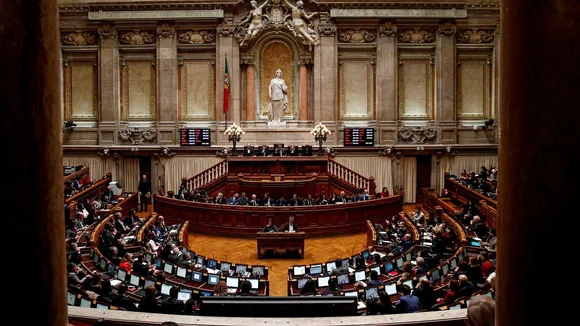 Portuguese Parliament Debates Education Policy Amid Opposition Criticism and Government Claims of Progress