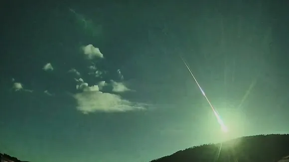 Comet Fragment Lights Up Skies Over Spain and Portugal, Captivating Onlookers