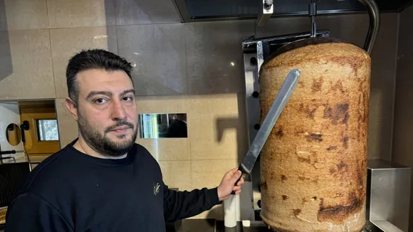 German President Honors Turkish Immigrants on State Visit, Accompanied by Berlin Kebab Shop Owner