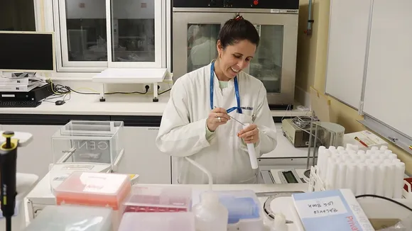 Uruguayan Scientist Adapts Skills to StudyBlue Carbonat UN Lab