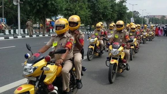 Delhi Police Arrest 28 Motorcyclists for Riding Without Helmets