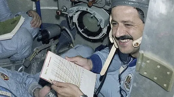 Muhammed Faris, First Syrian in Space, Dies at 73 in Turkey