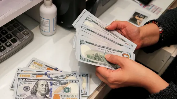 US Dollar Steady as Japanese Yen Fluctuates Ahead of Crucial Inflation Data