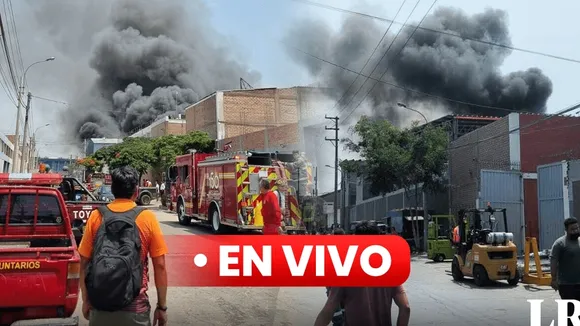 Over 150 Firefighters Battle Massive Warehouse Fire in Lima, Peru