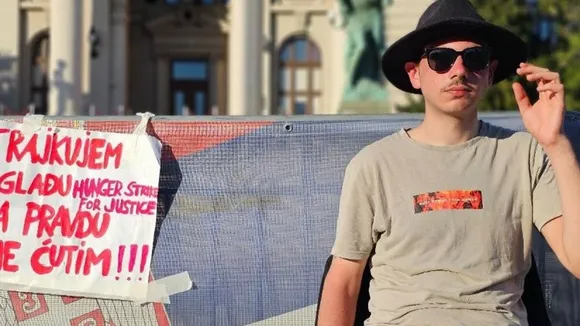 Andrej Obradović Ends Hunger Strike, Continues Protest Against Police Brutality