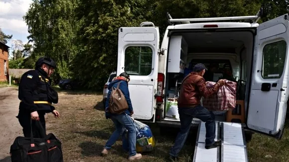 30 Residents Evacuated from Bilopillia, Ukraine Amid Russian Shelling