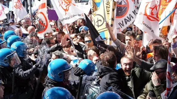Venetians Protest New Tourist Fee Aimed at Curbing Overcrowding, Clashes with Riot Police