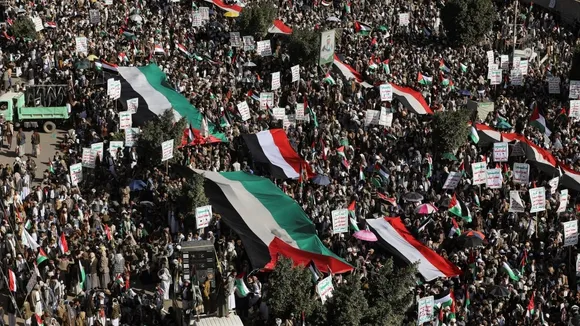 Hundreds Protest in Yemen in Solidarity with Palestinians Amid Deadly Israeli Attacks