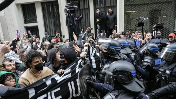 French Riot Police Disperse 'Liberated Zone' at Sciences Po University