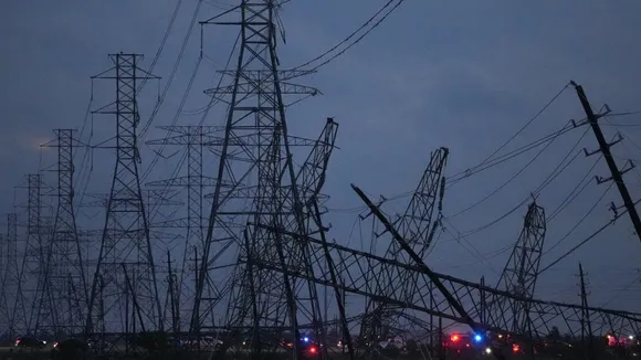 Severe Thunderstorms in Houston Leave 4 Dead and Over 800,000 Without Power