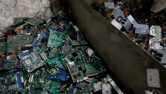 Malaysia Cracks Down on Illegal E-Waste Imports: 106 Containers Seized in Three Months