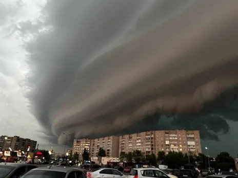 Hurricane Orkhan Wreaks Havoc in Moscow, Disrupting Travel and Infrastructure