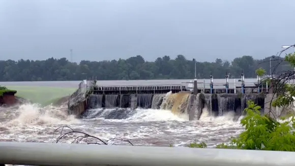 Dam Breach in Dongting Lake Causes Extensive Flooding in Hunan Province, China