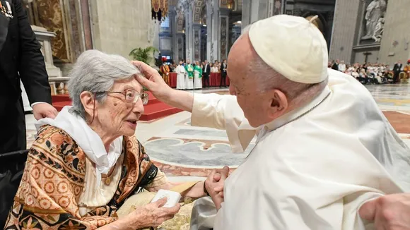 Pope Francis Calls for Care of Elderly Amid Loneliness Crisis