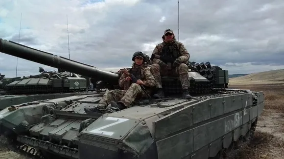 Russian Forces Utilize BMP-3 Vehicles and Aerial Reconnaissance in Kupyansk Offensive