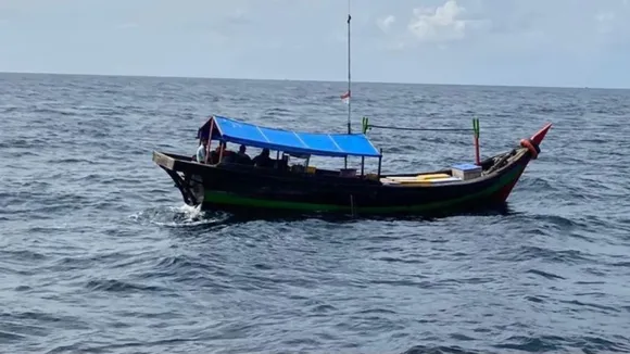 Indonesian Fishing Boats Detained for Illegal Fishing off Sarawak Coast