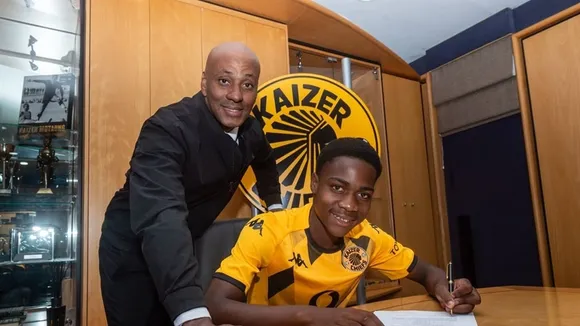 Kaizer Chiefs Sign 16-Year-Old Prodigy Mfundo Vilakazi to Senior Contract