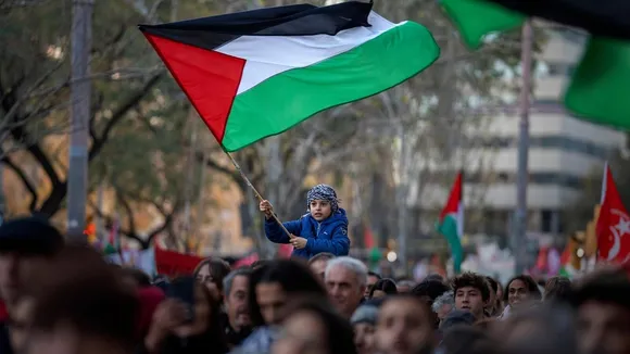 Ireland Officially Recognizes Palestinian State as Palestinian Flag Raised at Leinster House