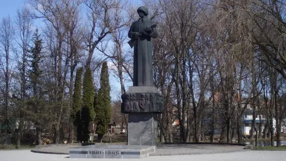 Latvia Investigates Individual for Laying Flowers at Demolished Soviet Monument