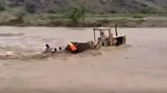 Bulldozer Operator Hailed as Hero for Daring Flood Rescue in Saudi Arabia