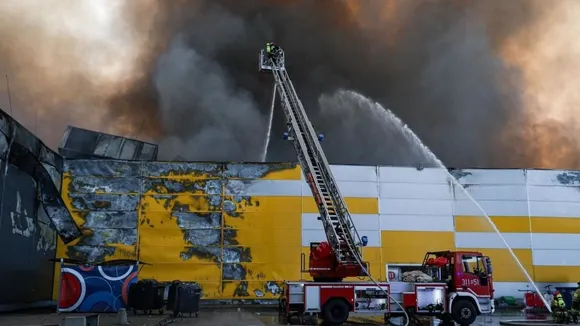 Massive Fire Engulfs Warsaw Shopping Center, No Injuries Reported