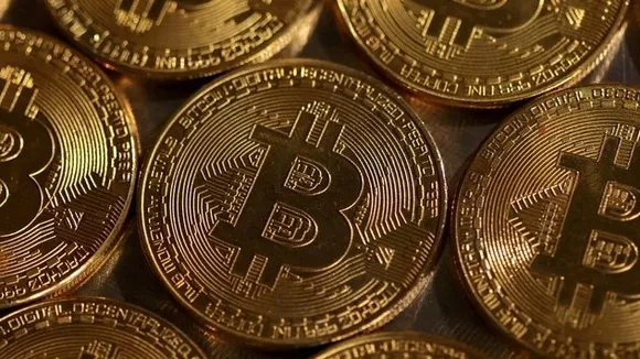 Bitcoin Drops 16% in April Amid Investor Caution Ahead of Fed Decision