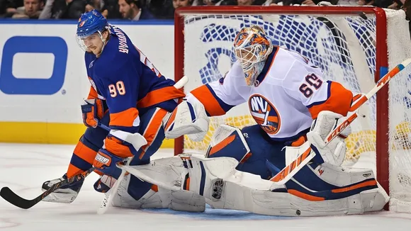 Islanders Face Vital Decision on Varlamov's Future as Sorokin Gets Game 3 Start