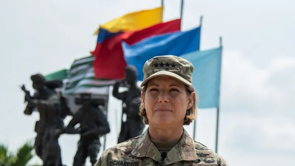 US Southern Command Chief Visits Colombia, Donates $10M in Military Bridges
