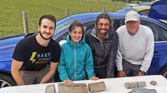 11-Year-Old Girl Discovers Fossilized Bones of Giant Ichthyosaur on English Beach