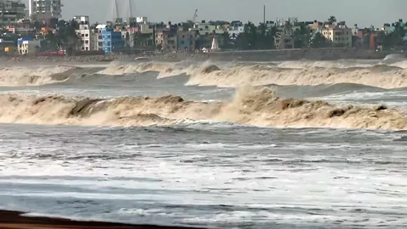 Mumbai on High Alert as Sea Waves Expected to Rise