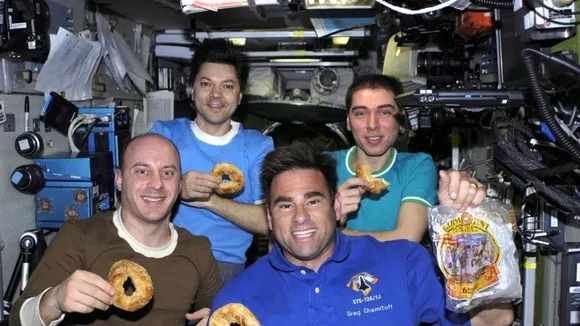 Montreal Astronaut Greg Chamitoff Brings Fairmount Bagels to Space