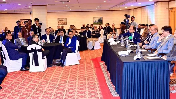 Karachi Business Leaders Voice Concerns Over Energy Costs, Urge Political Stability in Meeting with PM Sharif