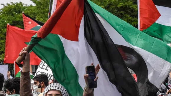 Thousands Demonstrate in Bologna, Italy in Support of Palestine