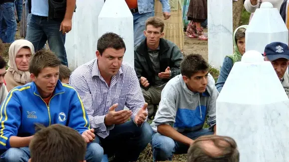 Serbian Activist Urges Government to Support UN Resolution on Srebrenica Genocide