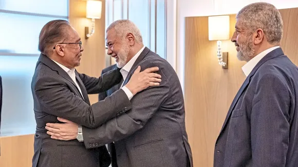 Malaysian PM Anwar Ibrahim Meets Hamas Leader, Denies Iran Oil Transfer Claims