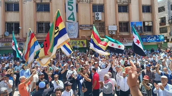 Hundreds Protest in Syria's Al-Suwaidaa Demanding Assad's Ouster and UN Resolution Implementation