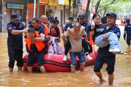 240,000 Evacuated in Eastern China as Rainstorms Cause Yangtze and Other Rivers to Swell