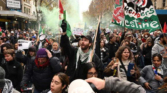 Hostility and Tensions at Pro-Palestine Rally: Melbourne Police Confront Demonstrators in Heated Clash