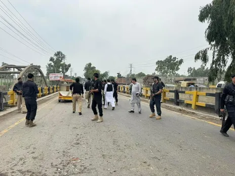 Roadside Bomb Hits Rickshaw in Northwest Pakistan, Killing Three and Wounding Seven