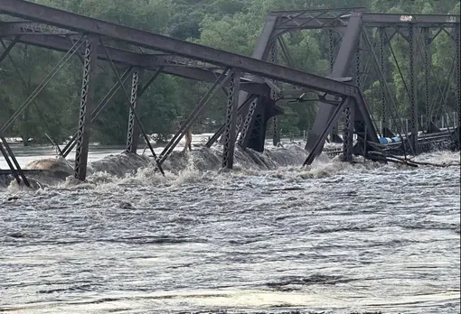 Midwest Floods: Railroad Bridge Collapse Spurs Rescues and Evacuations
