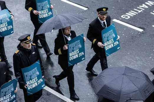Hundreds of Aer Lingus Pilots March Demanding Fair Wages Around Dublin Airport