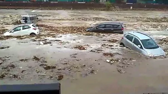 Monsoon Mayhem: Flash Floods Sweep Away Cars in Haridwar, Uttarakhand
