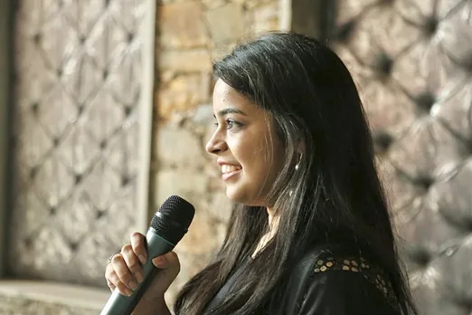 Manika Karnawat, a student at the age of 19 started an Advertising and Media Startup || JaipurBuzz