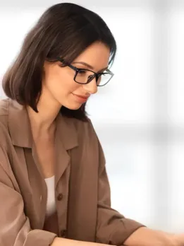 10 Best Freelancing Sites for beginners in India. Gigzoe Gigzoe is an end-to-end tech and creative services contractual hiring marketplace. Freelancermap.com Freelancermap.com is the best IT freelancer site. Includes web, game, and social media management. Fiverr Fiverr may be a website where new freelancers find work. Microjobs are its focus. Freelancer.com Freelancer is India's fastest-growing freelancer platform. Though it pays poorly, it's a great place to start and learn. Upwork Upwork has always claimed to be India's largest job-seeking freelance marketplace. Easy to use. Toptal Toptal, an online marketplace, provides expert services. Apply developers, designers, and financial experts. Flexjobs Flexjobs is another freelancer site. Layout helps you find a job without clutter. Guru Guru is a top Indian freelancer site. Easy to grasp. Skills are astoundingly diverse. PeoplePerHour Another great Indian remote worker freelance service is PeoplePerHour. Listing Copywriting, advertising