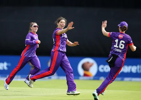 Alice Davidson-Richards steals show as Superchargers win big