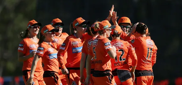 Scorchers romp to an easy win after Nicole Bolton's heroics with the ball, Hurricanes- Heat match abandoned