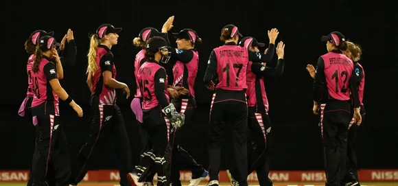 Spin twins Kerr and Watkin lead New Zealand to their first win