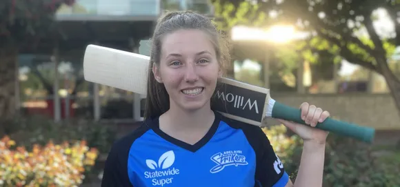 16-year-old Darcie Brown signs three-year deal with Adelaide Strikers