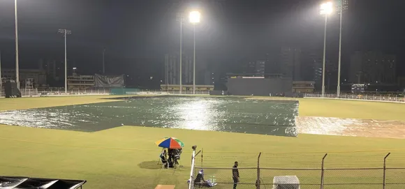 Crowd presence the silver lining as dark rain clouds wash the second IND-SA T20I