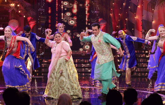 वीकेंड का वार एपिसोड में भारती ने किया सलमान के साथ प्रेम रतन धन पायो पर जमकर डांस